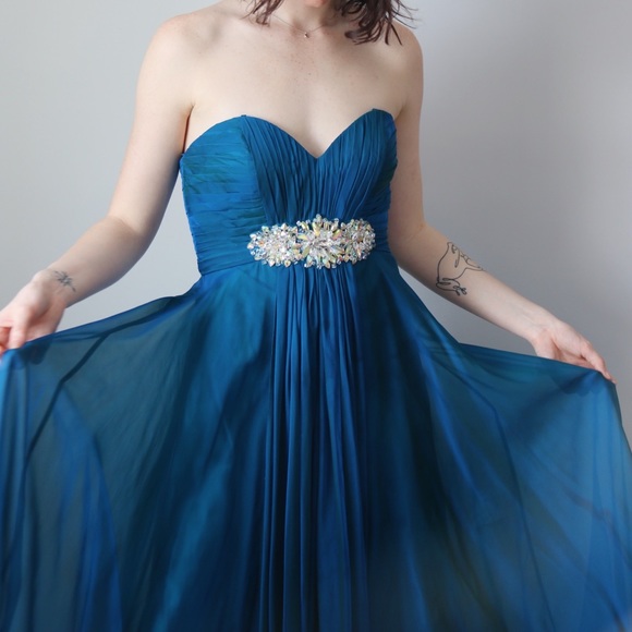 Sapphire Blue Sweetheart Cut Gown / Prom Dress - Picture 2 of 7